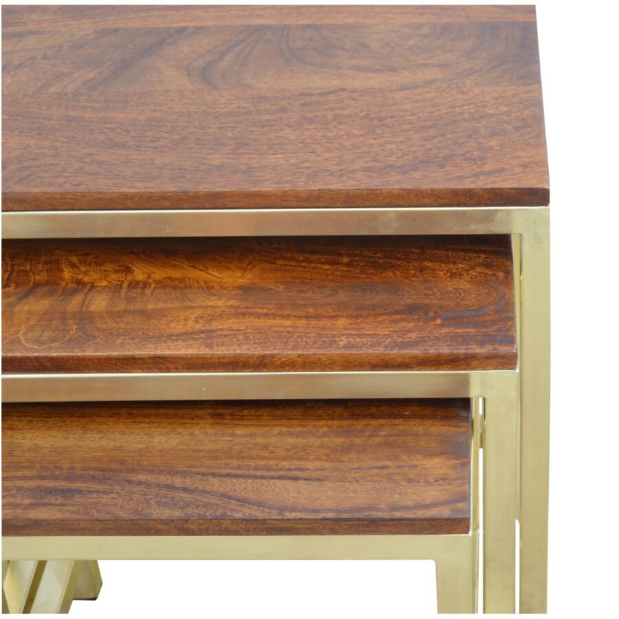 Zelta taburete komplekts 3 ar Chunky Wooden top