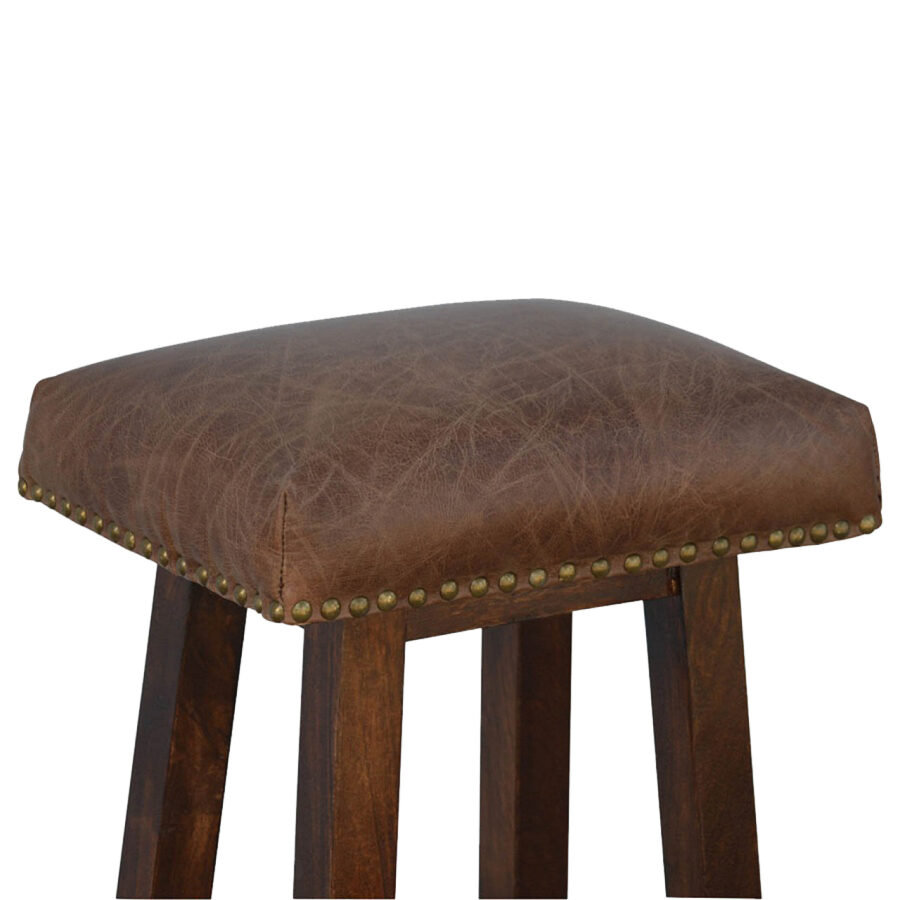 Tabouret de bar en cuir de buffle avec clous en laiton