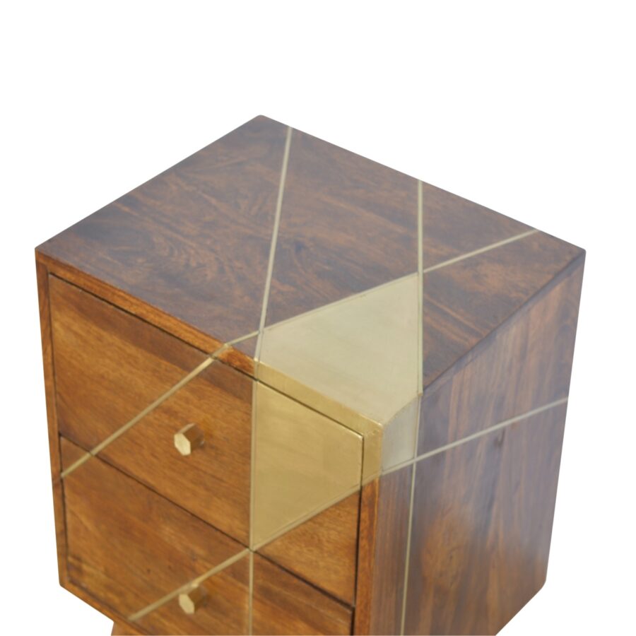 Złota szafka nocna z geometrycznym kasztanem