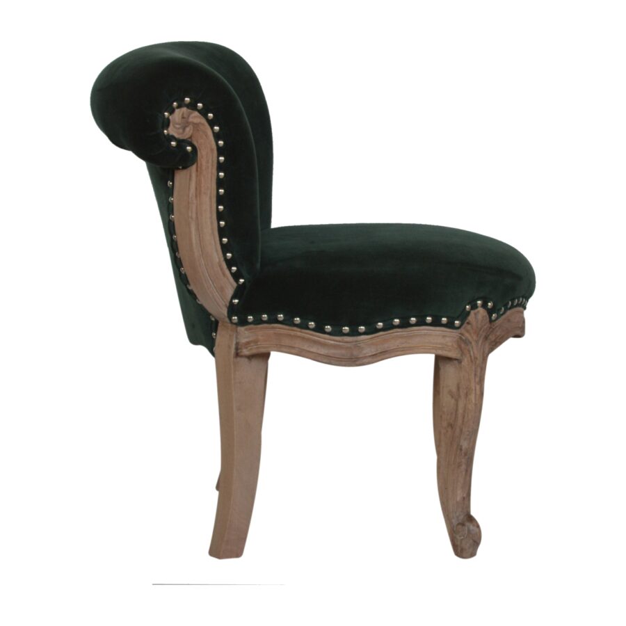 Cadeira cravejada de veludo verde esmeralda