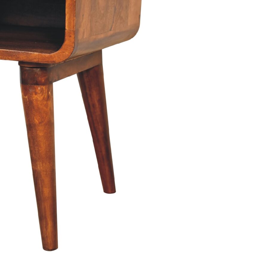 in3363 zakrivený gaštanový nočný stolík s otvorenou štrbinou