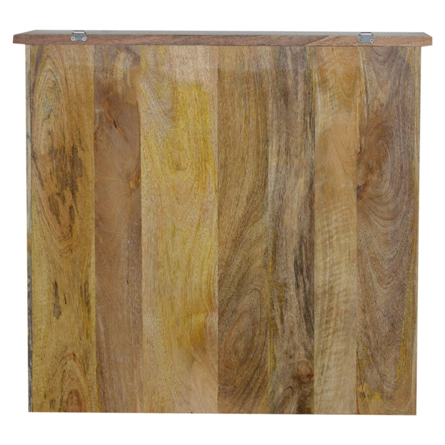 Wandgemonteerd massief houten bordenrek met plank