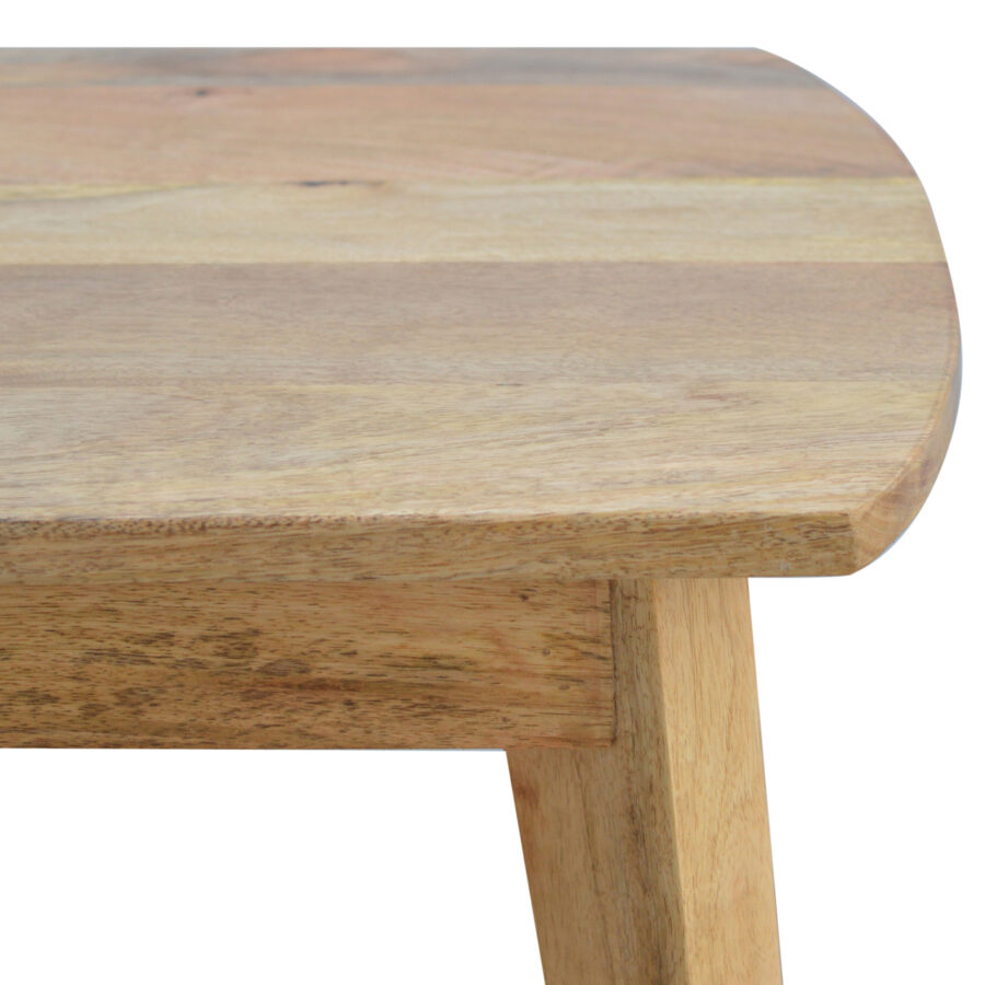 salontafel in Scandinavische stijl met plank