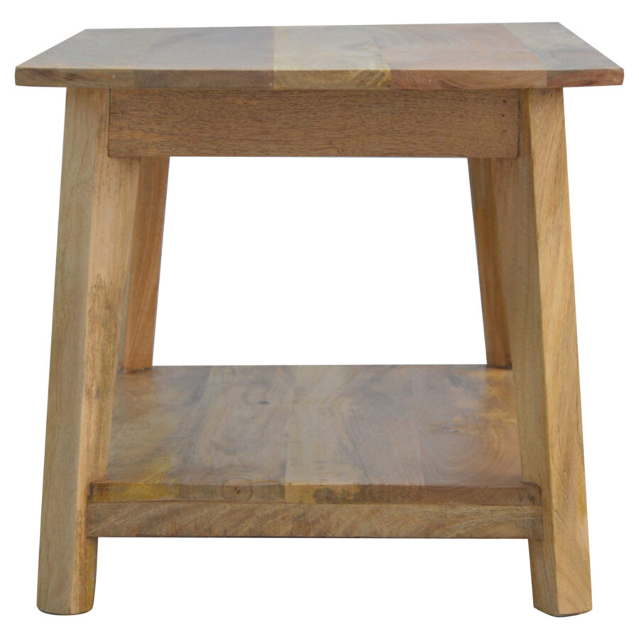 table basse de style nordique avec étagère