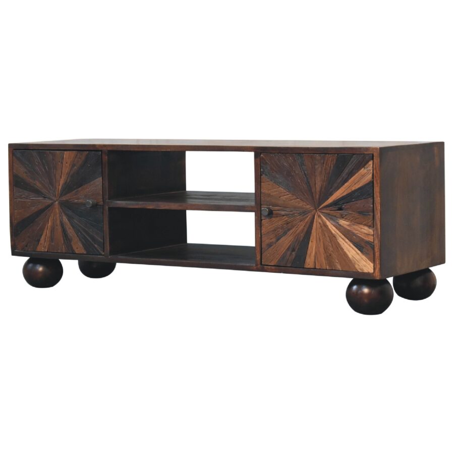 Mueble para TV de madera con diseño de estrella y patas esféricas.