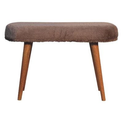 Banc en bois marron vintage sur fond blanc.