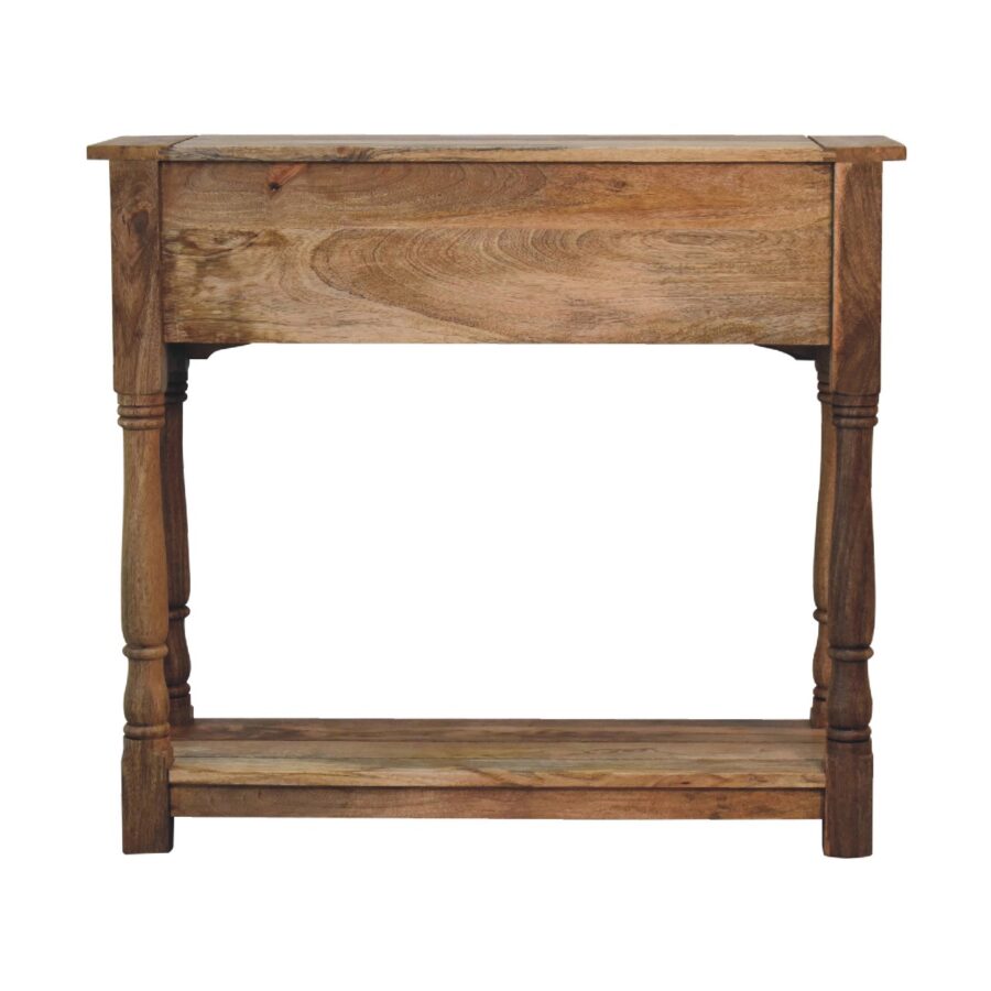 Starožitný dřevěný konzolový stůl na bílém pozadí.