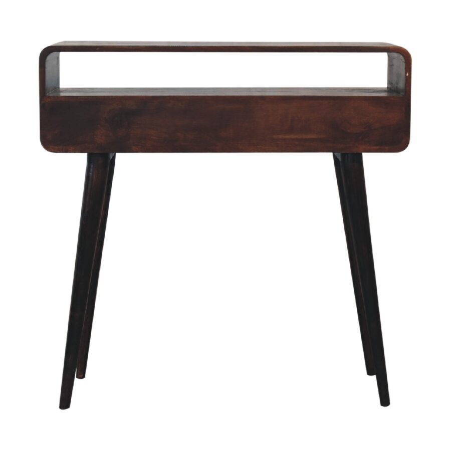 Vintage dřevěný konzolový stůl na bílém pozadí.