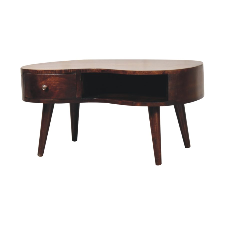 Table basse en bois vintage avec tiroir sur fond blanc.
