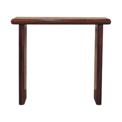 Vintage lesena konzolna miza, izolirana na belem ozadju.