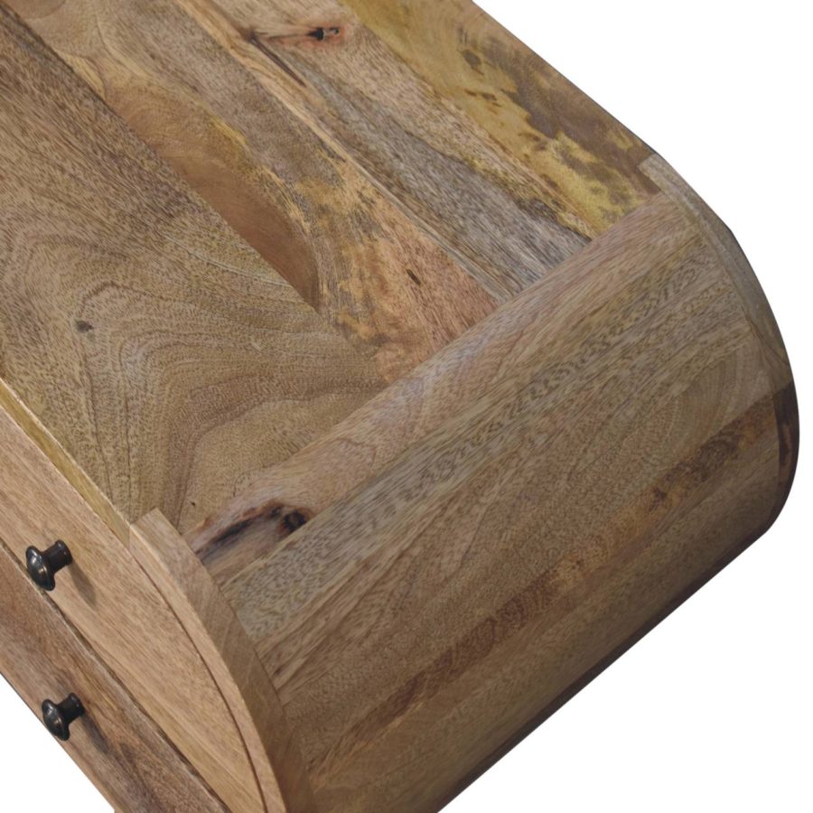 Tagliere in legno con venature naturali e manici.