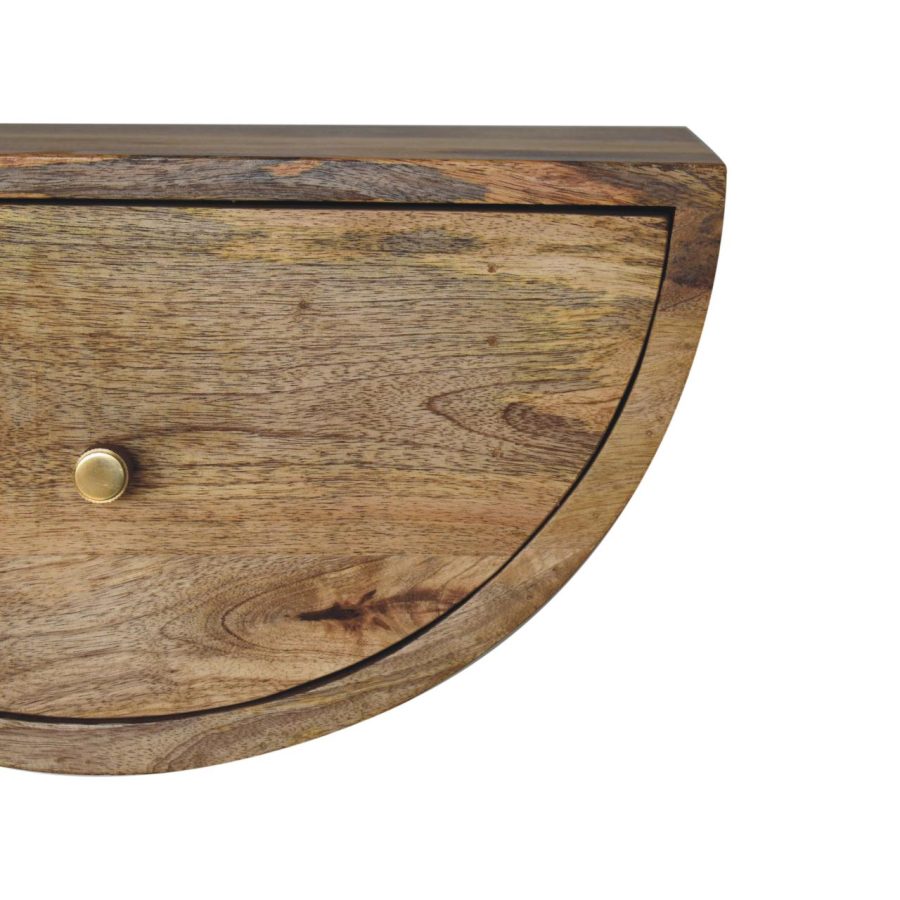 Detalhe da gaveta do armário de madeira semicircular.
